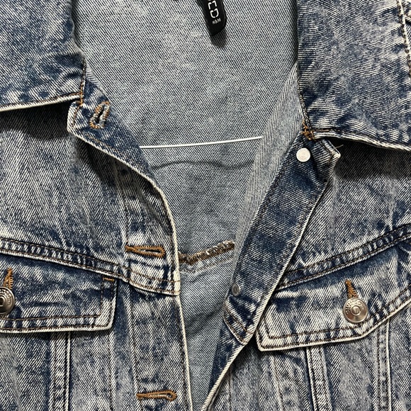 Light washed jean jacket - Picture 2 of 3